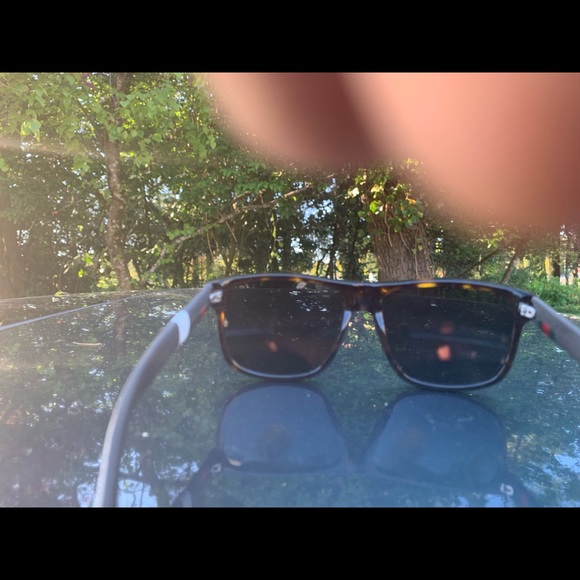 Brand new Gucci sunglasses - Picture 3 of 5
